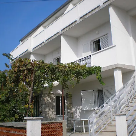 5 Appartement *