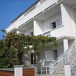 Apartment Kampor 5 Apartment *