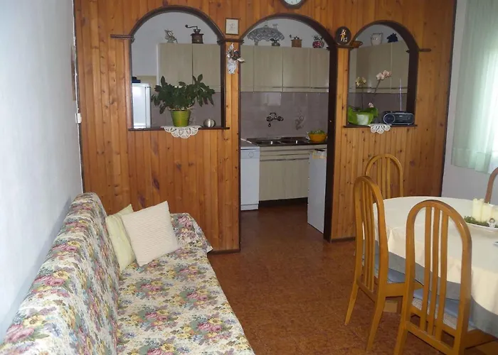 Διαμέρισμα 5 *